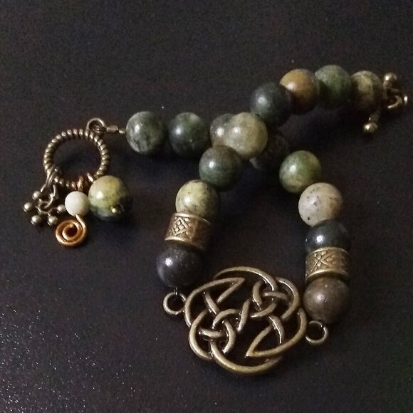 Celtic Knot & Green Jasper Beaded Toggle Bracelet. Pagan. Nordic. Earth Mother. - Picture 5 of 8